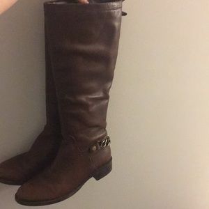 Brown riding boots w chain detail on heel